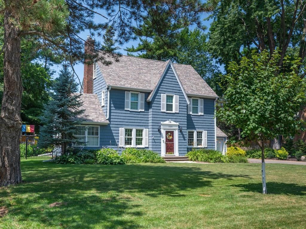 Property Photo:  220 Holly Road  MN 55343 