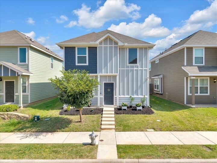 Property Photo:  5645 Willamette Drive  TX 76119 