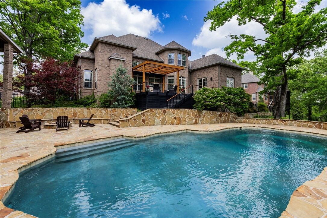 Property Photo:  904 NW Oxford Gate  AR 72712 