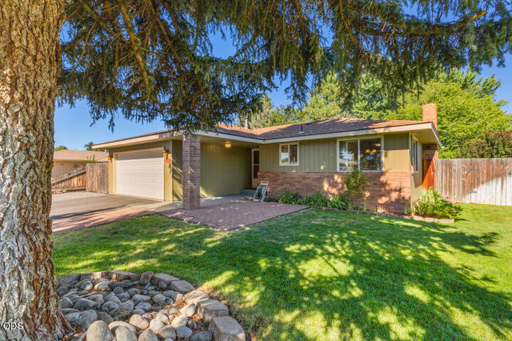 Property Photo:  5336 Knightwood Drive  OR 97603 
