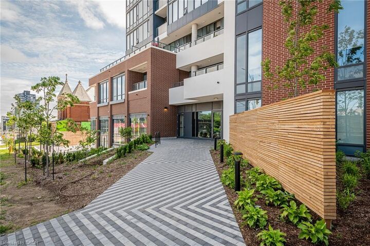 Property Photo:  15 Wellington Street 2608  ON N2G 0E4 