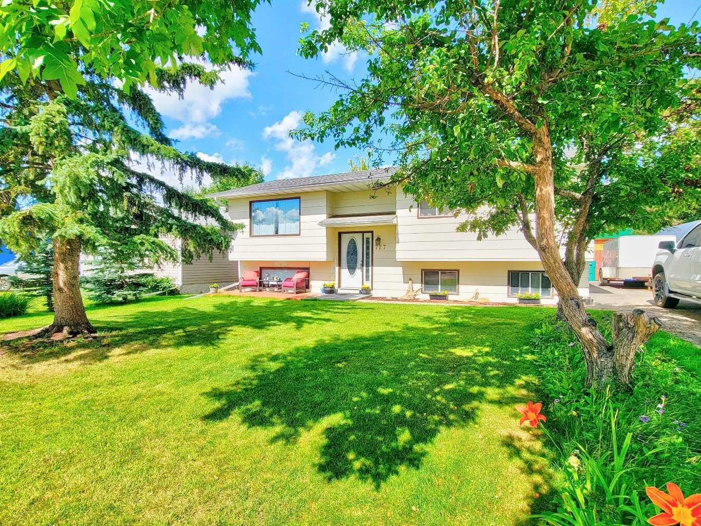 Property Photo: 727 Oak Drive AB T0H 0C0