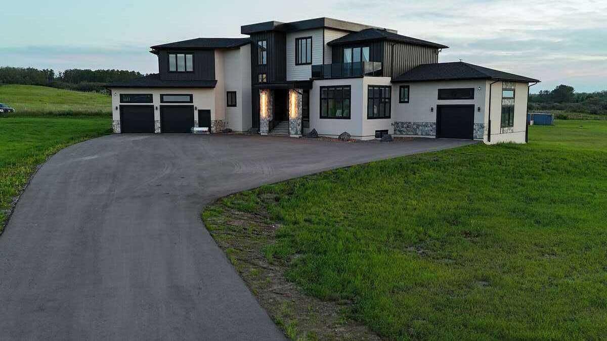 Property Photo: 40075 299 Avenue E AB T1S 4R2