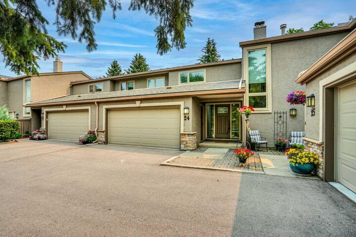 Property Photo: 1815 Varsity Estates Drive NW 24 AB T3B 3Y7