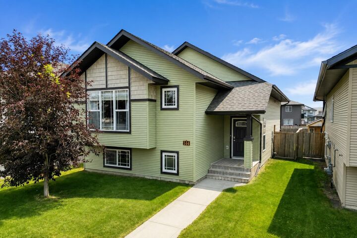 Property Photo:  144 Bowman Circle  AB T4S 0H8 