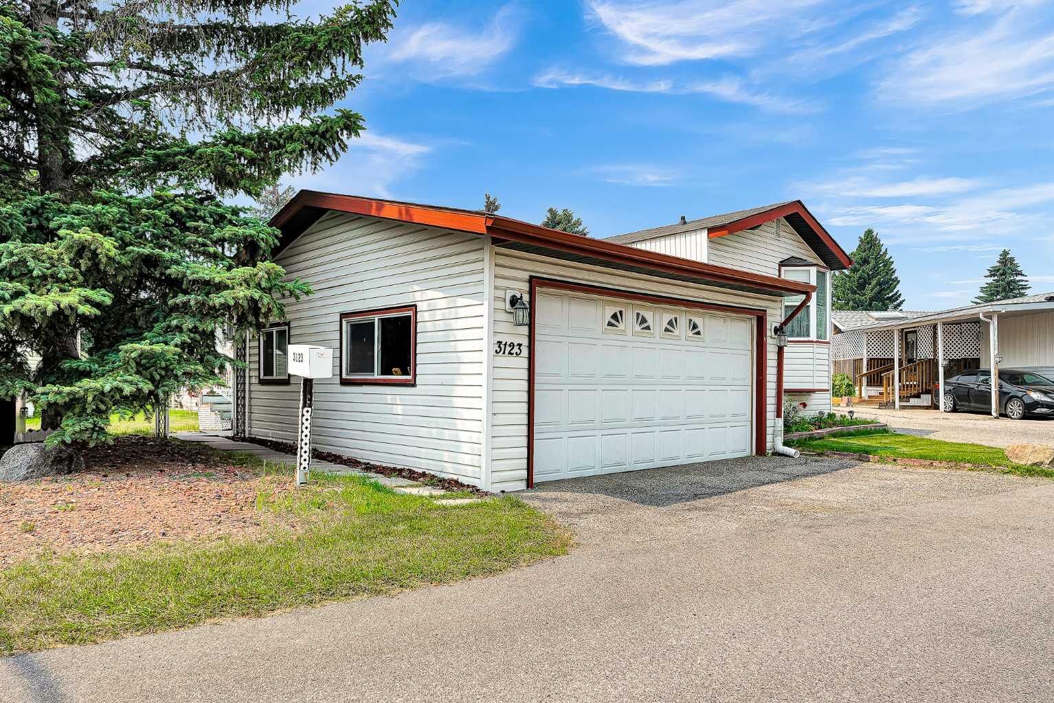 Property Photo:  3123 Burroughs Manor NE  AB T1Y 6R1 