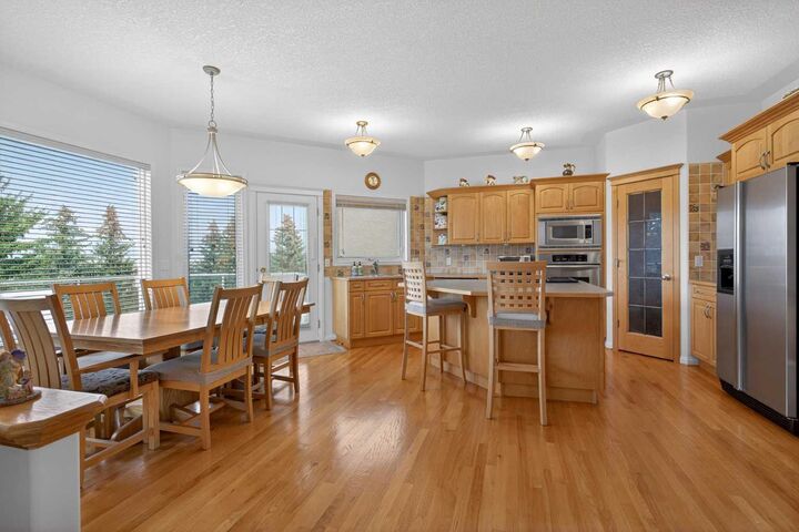 Property Photo: 307 Hampstead Way NW AB T3A 6E6
