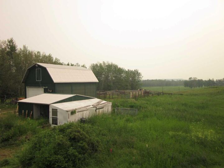 Property Photo:  420035 Range Road 32  AB T0C 2J0 