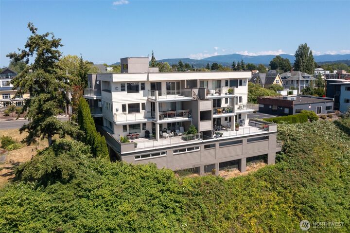 Property Photo:  1301 W Holly Street 302  WA 98225 