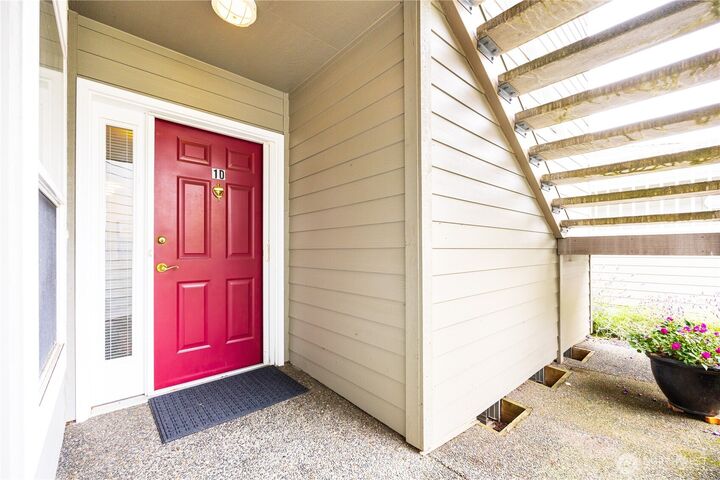 Property Photo:  5020  Festival Boulevard 1D  WA 98226 