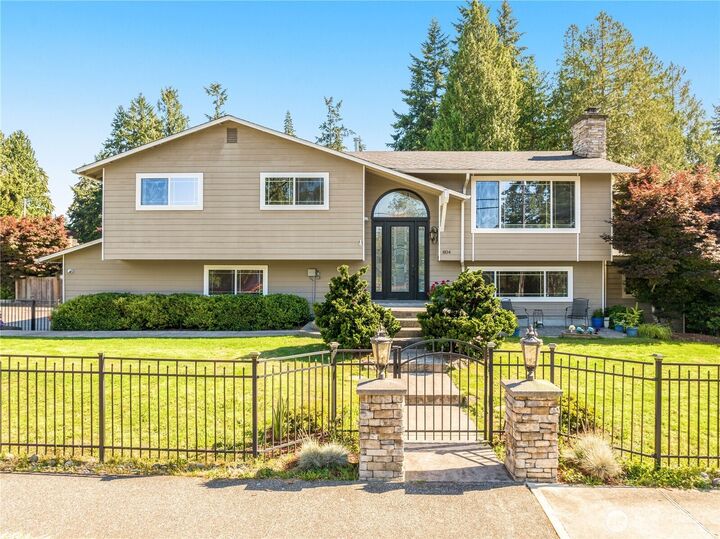 Property Photo:  804  15th Street SW  WA 98020 