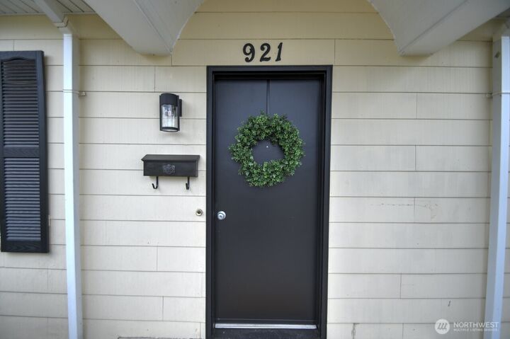 Property Photo: 921 5th Avenue SE WA 98501