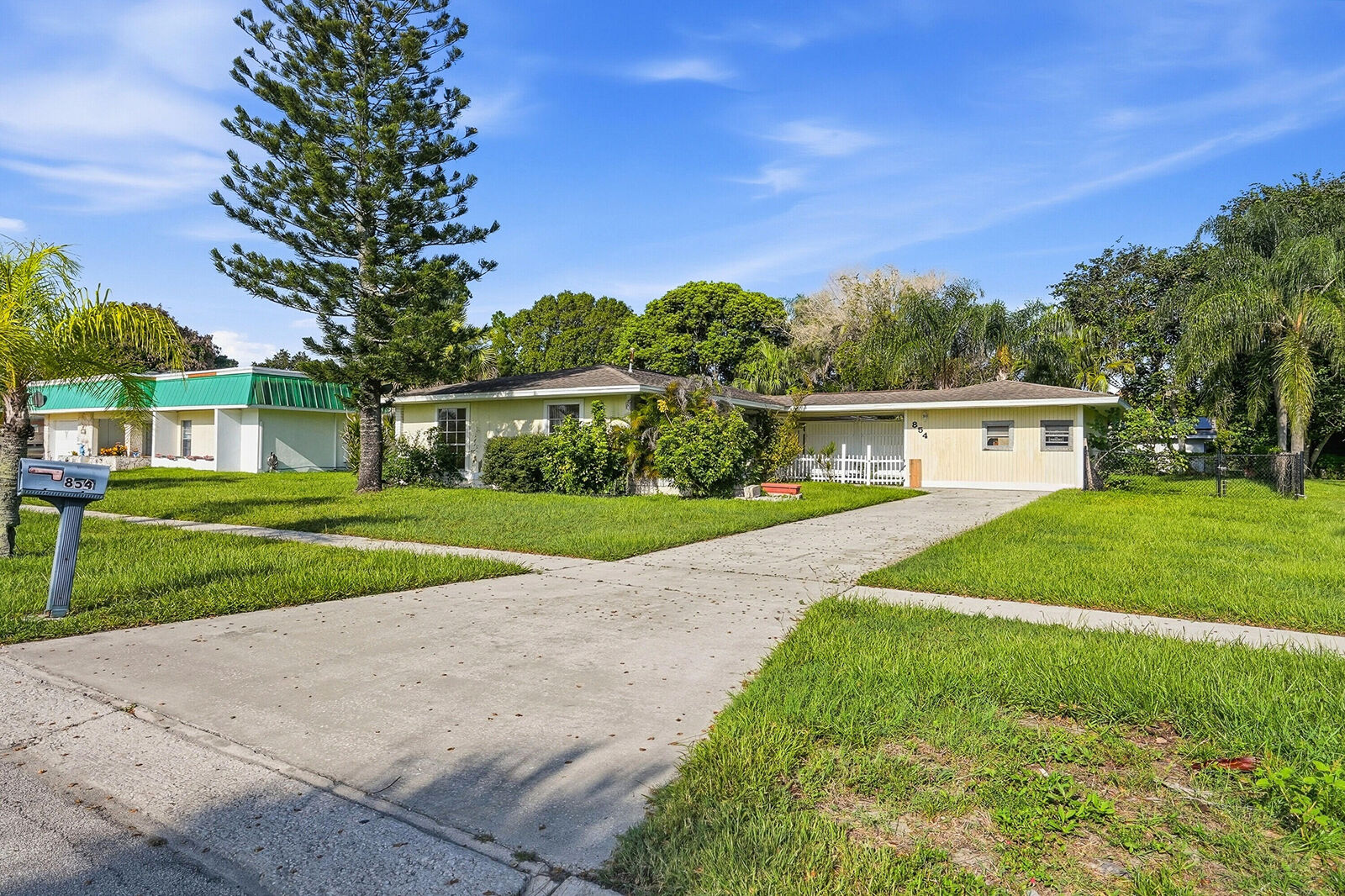 Property Photo:  854 SE Tierra Court  FL 34983 