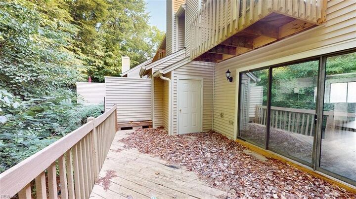Property Photo: 211 Bridgewater Dr VA 23603