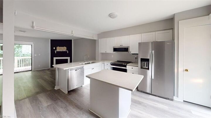 Property Photo:  211 Bridgewater Dr  VA 23603 