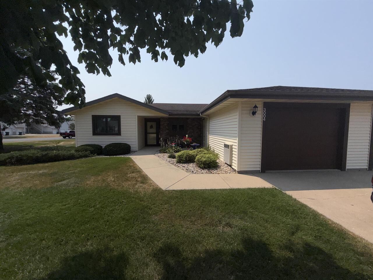 Property Photo: 3004 S Petunia Lane WI 53511