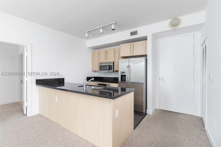 Property Photo: 1111 SW 1st Ave 2423-N FL 33130