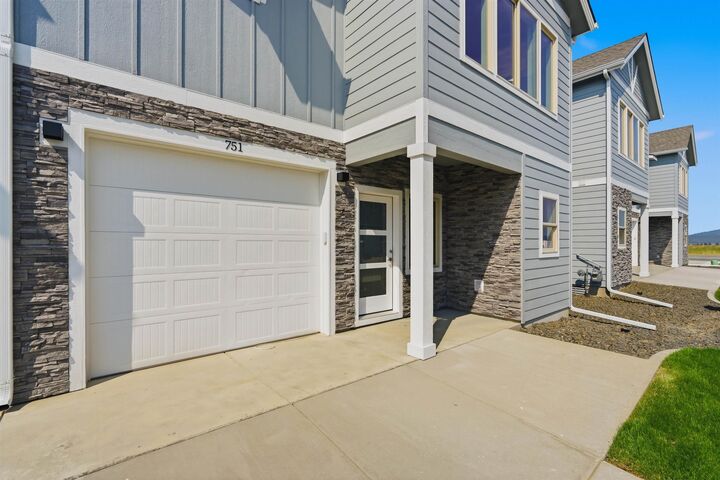 Property Photo:  