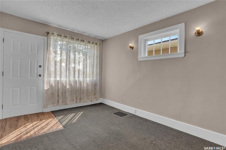 Property Photo:  2022 Elliott Street  SK S4N 3G9 