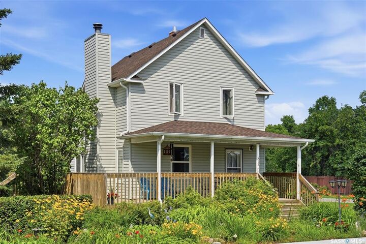 Property Photo:  513 1st Street E  SK S0K 1Z0 