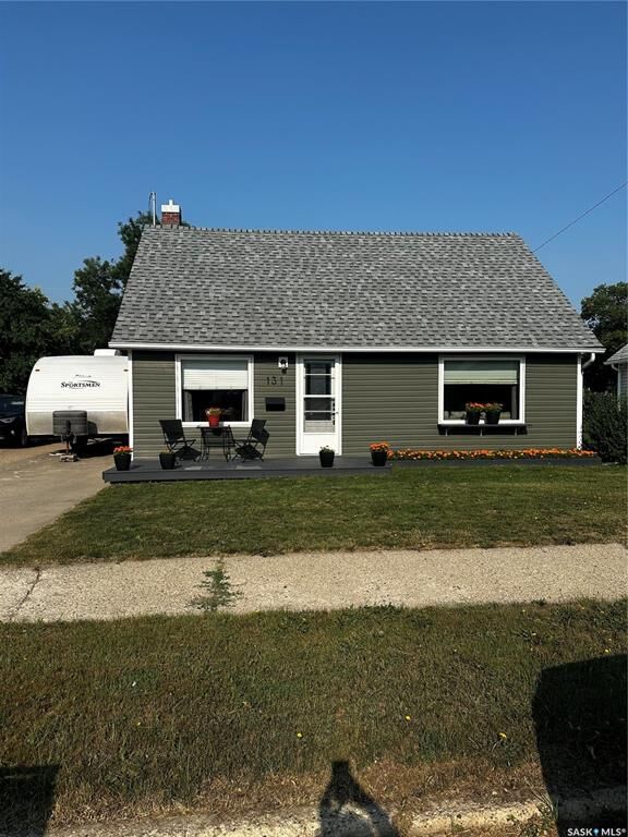 Property Photo:  131 10th Street  SK S4H 1H1 
