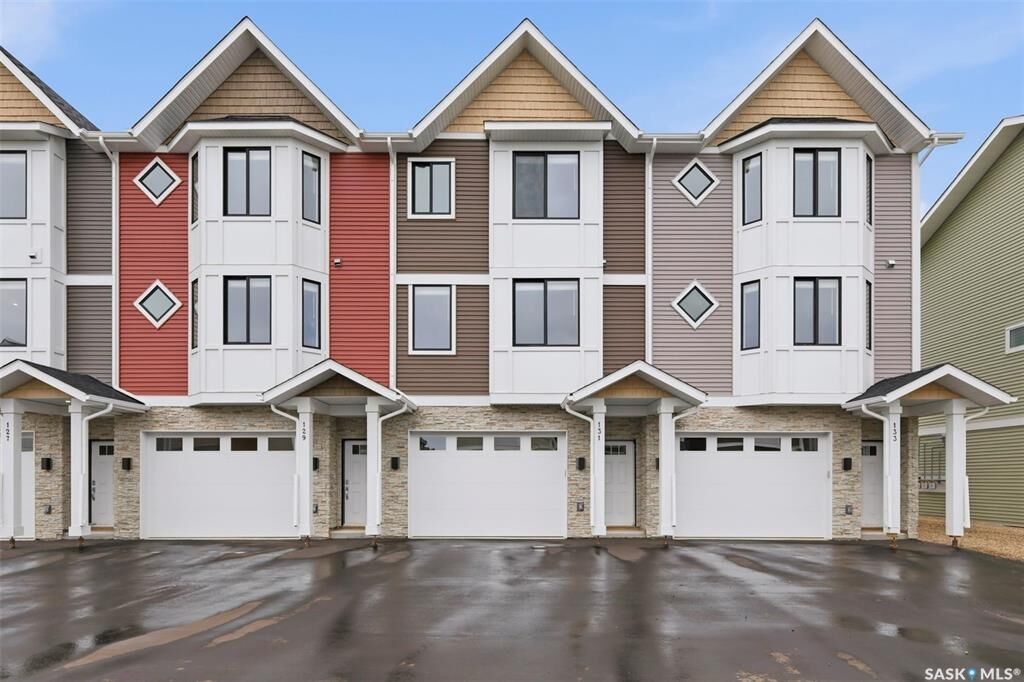 Property Photo: 3220 11th Street W 131 SK S7M 5M4