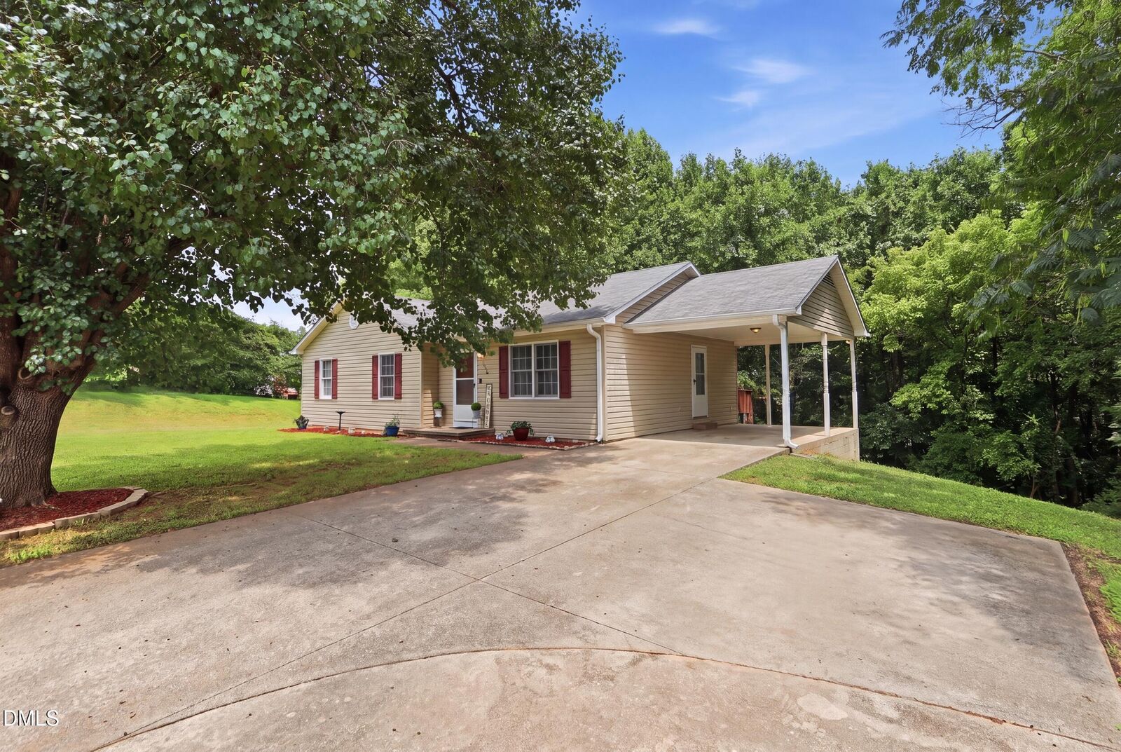 Property Photo:  106 N Arlington Avenue  NC 28642 