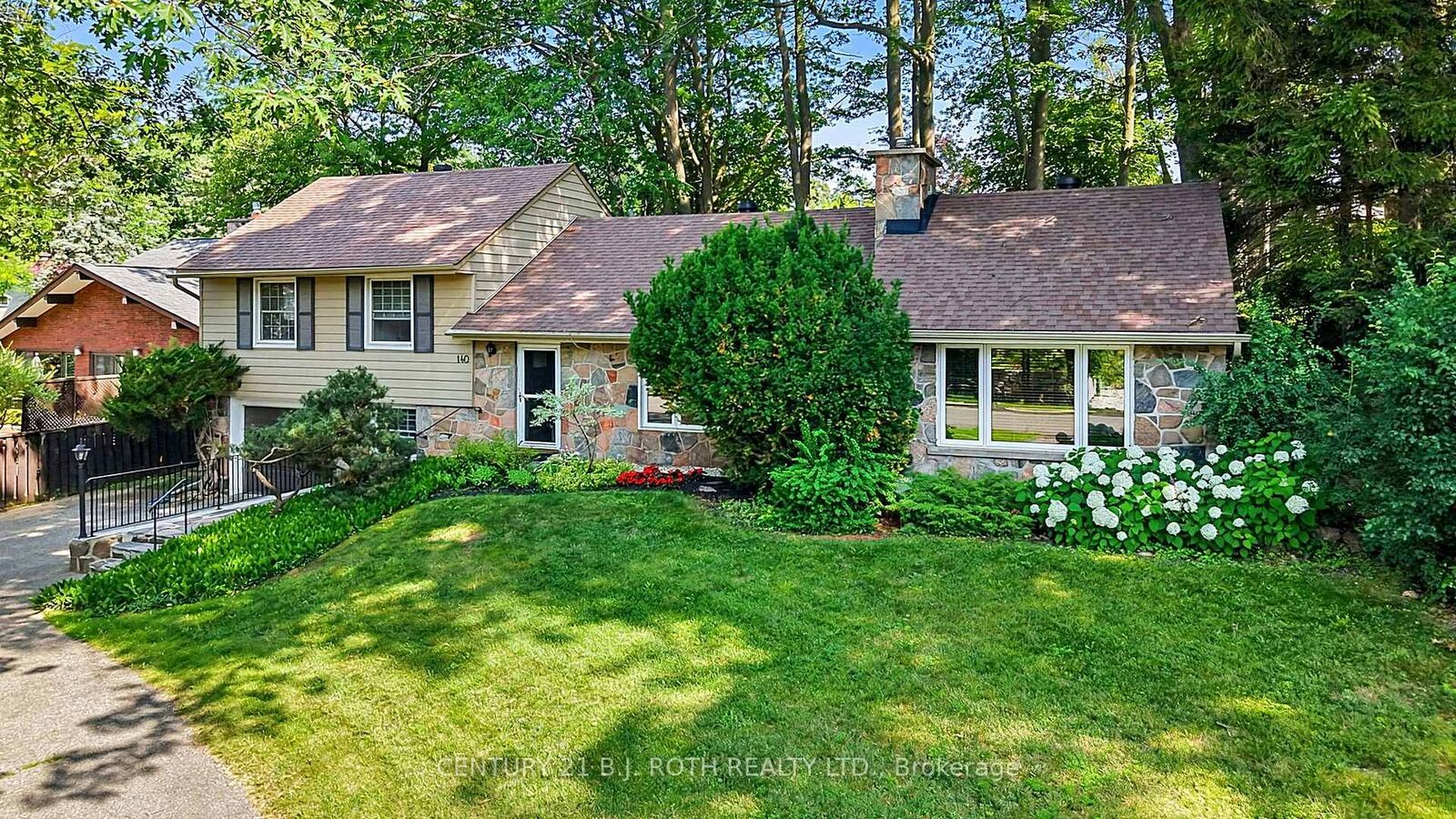 Property Photo:  140 Shanty Bay Road  ON L4M 1E3 