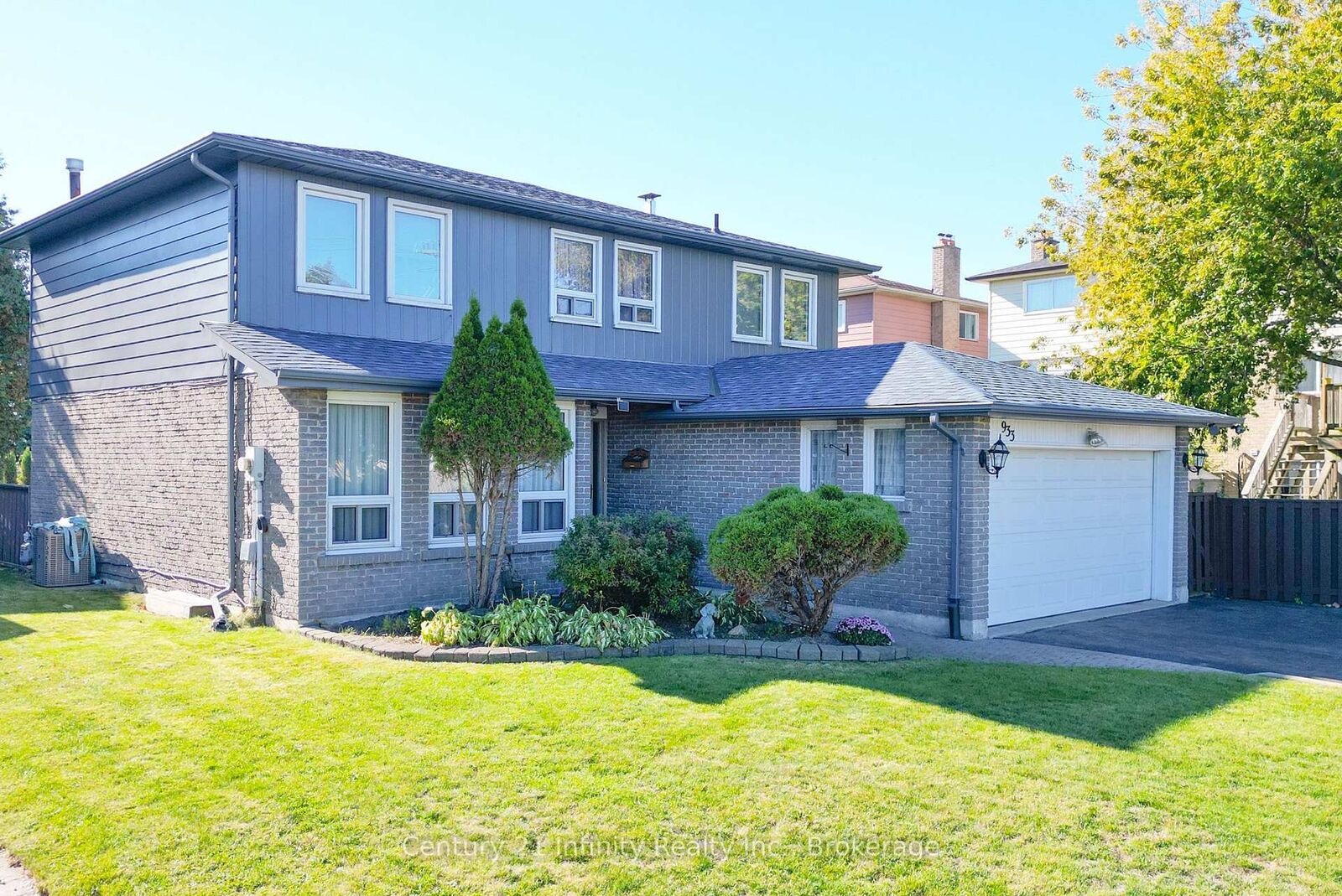 Property Photo:  933 Oklahoma Drive  ON L1W 3G1 