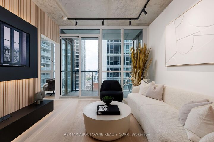 Property Photo:  88 Blue Jays Way 2301  ON M5V 0L7 