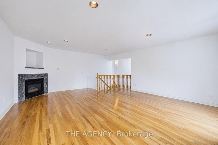 Property Photo: 68 Townsgate Drive ON L4J 8A4