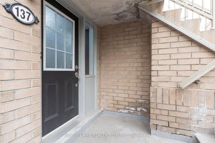 Property Photo:  25 Turntable Crescent Th# 137  ON M6H 4K8 