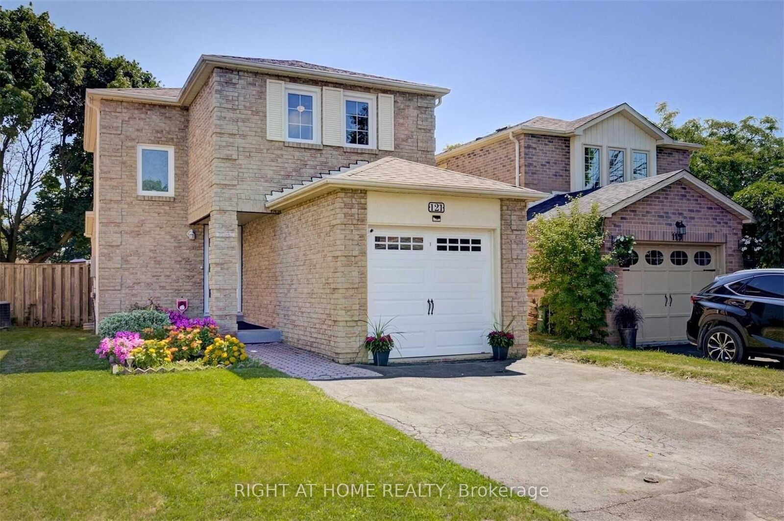 Property Photo:  121 Radford Drive  ON L1T 2C3 