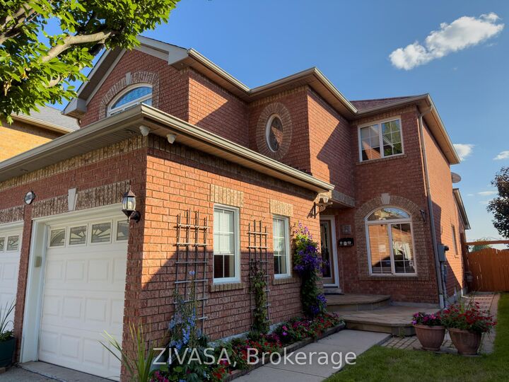 Property Photo: 3103 Baytree Court ON L5N 7N9