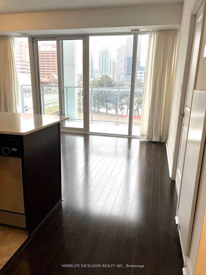 Property Photo:  4033 Hurontario Street 419  ON L4Z 0B8 