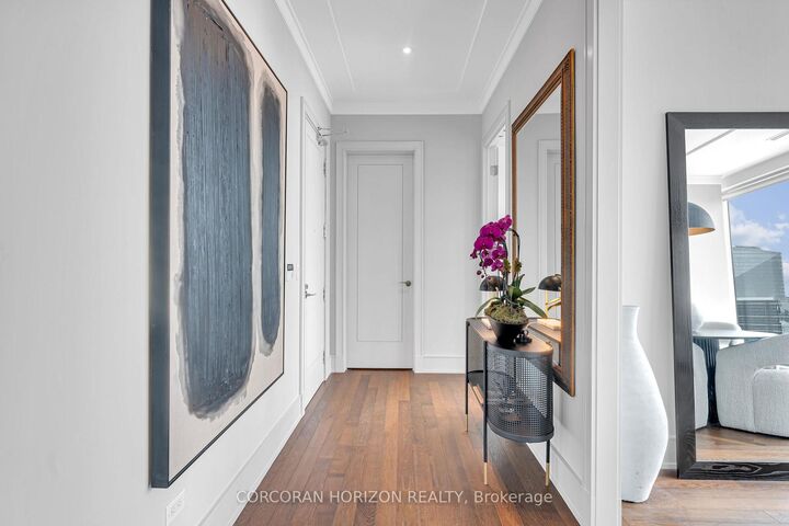 Property Photo: 183 Wellington Street W 3303 ON M5V 0A1