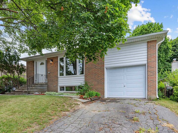 Property Photo: 9 Midcroft Drive ON M1S 1W9