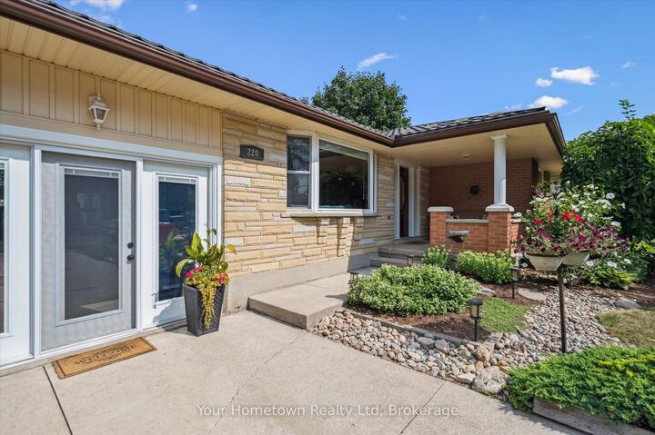 220 Colborne Street — photo 1