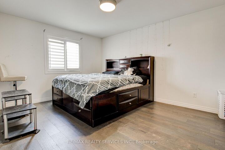 Property Photo: 240 Tamarack Blvd Boulevard ON N4S 0E2