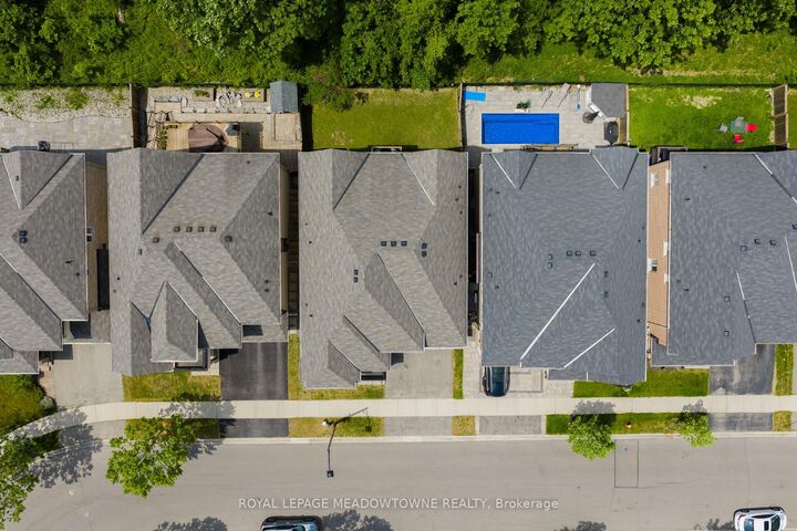 Property Photo: 332 McGibbon Drive ON L9T 5K7