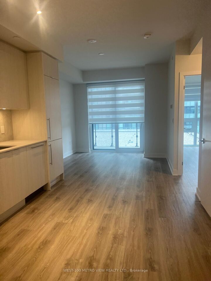 Property Photo:  430 Square One Drive 811  ON L5B 0L6 