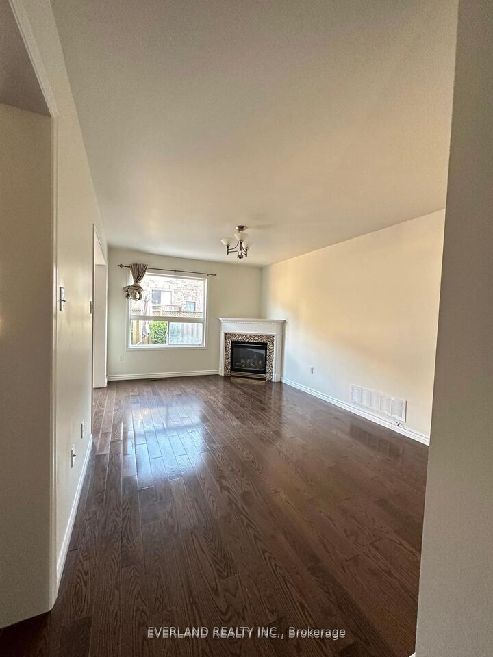 Property Photo:  7 Bassett Avenue  ON L4B 4M8 