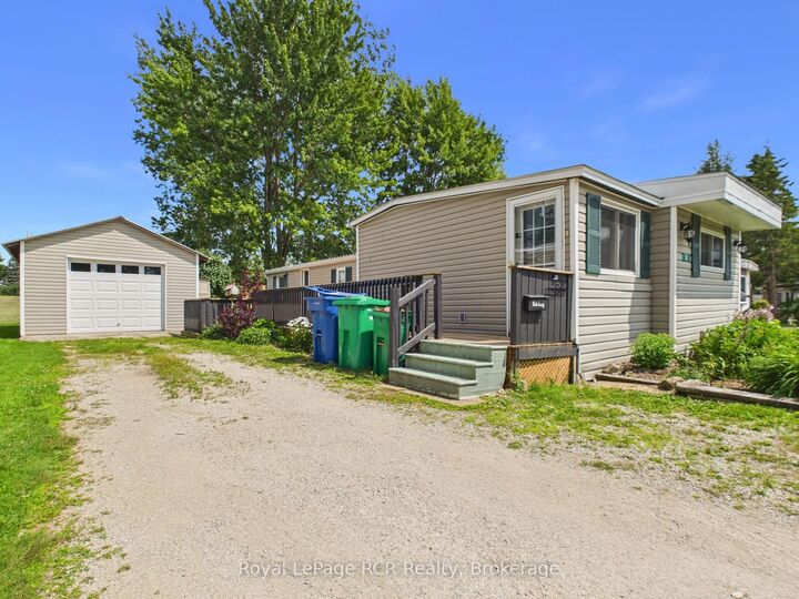 Property Photo:  56 Sussex Square  ON N4K 5N5 