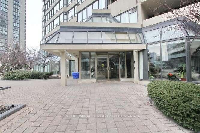 Property Photo: 400 Webb Drive 806 ON L5B 3Z7