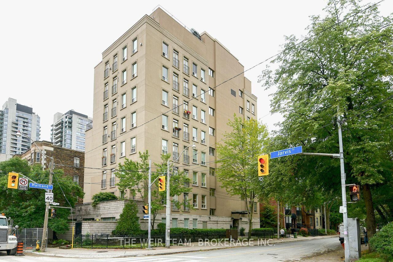 Property Photo: 135 Maitland Street 202 ON M4Y 1E5