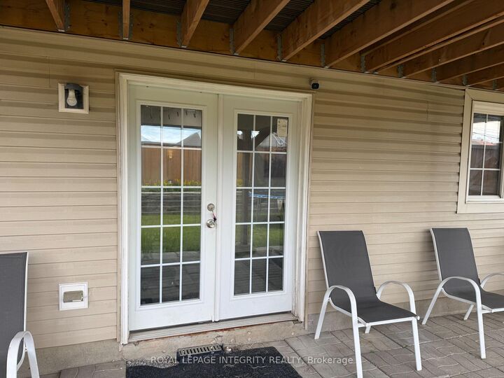 Property Photo:  219 Lucinda Crescent  ON K1W 0A1 