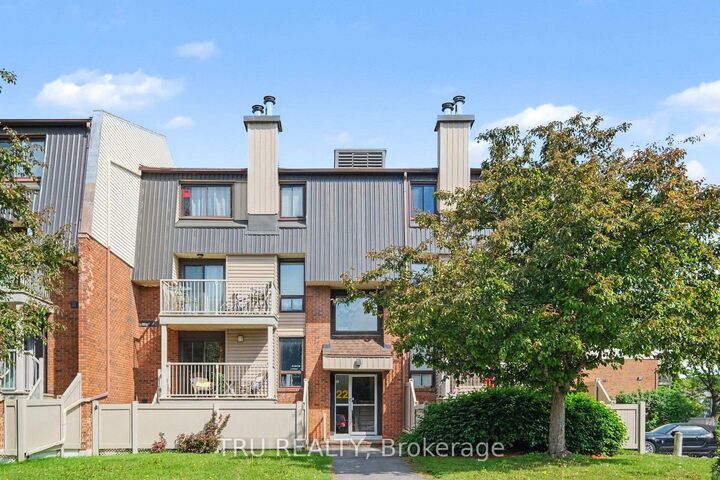 Property Photo:  22 Sweetbriar Circle 8  ON K2J 2K4 