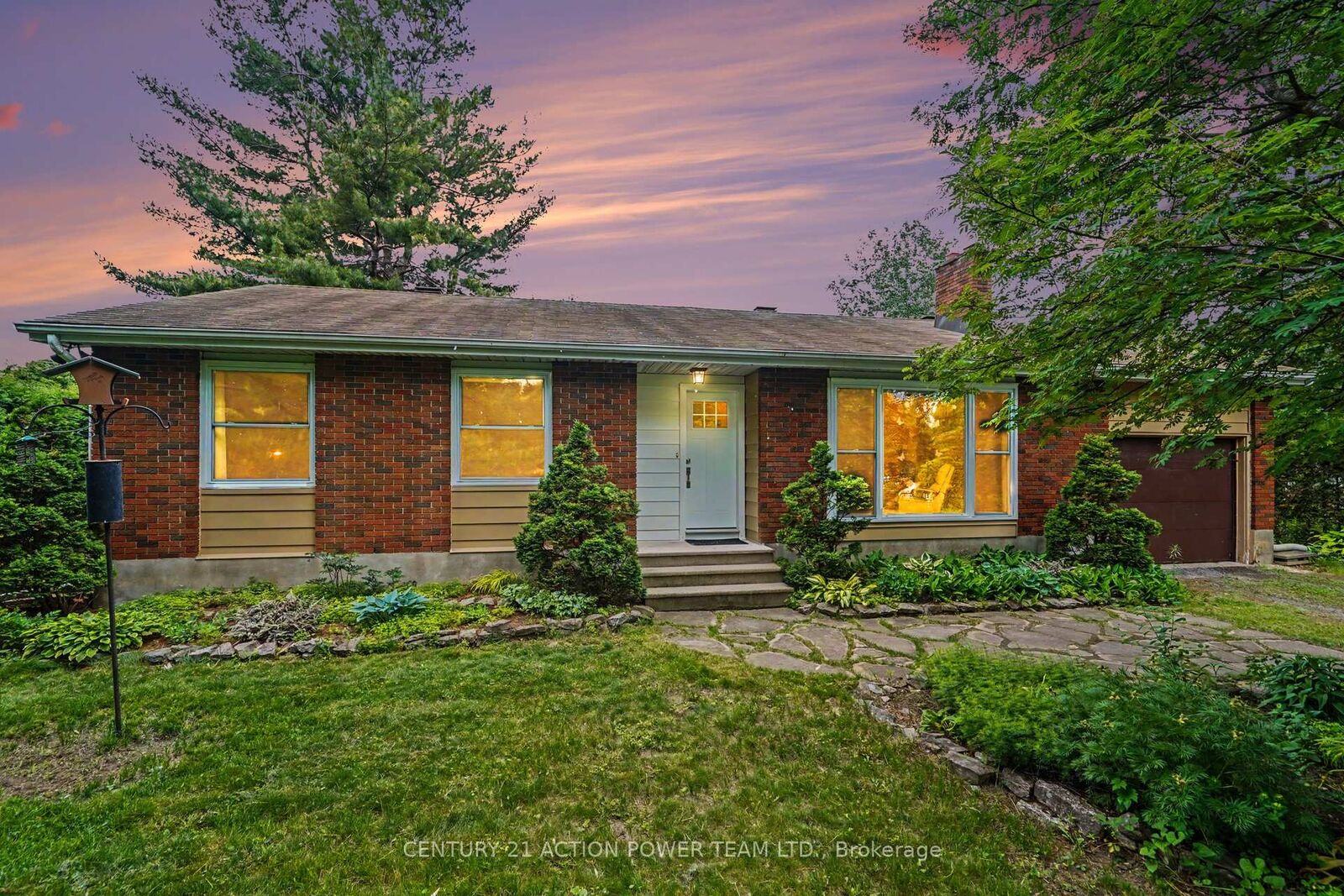 Property Photo: 931 Kevin Crescent ON K4C 1C5