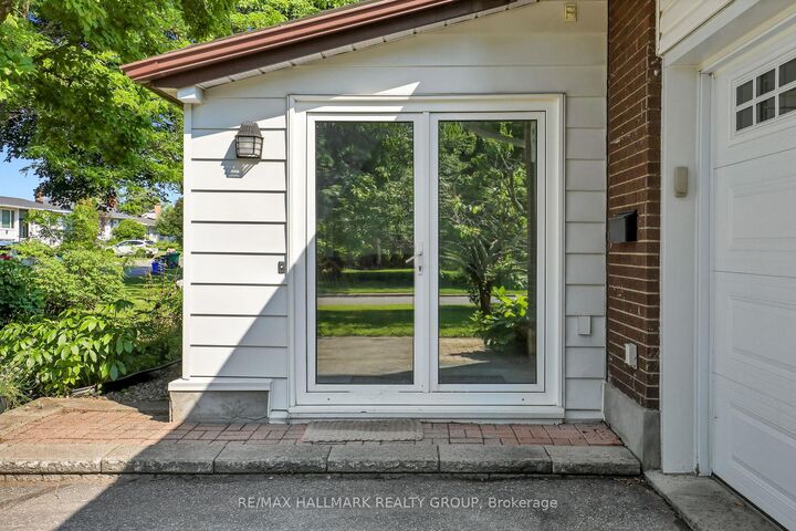 Property Photo:  37 Lyall Street  ON K2E 5G7 