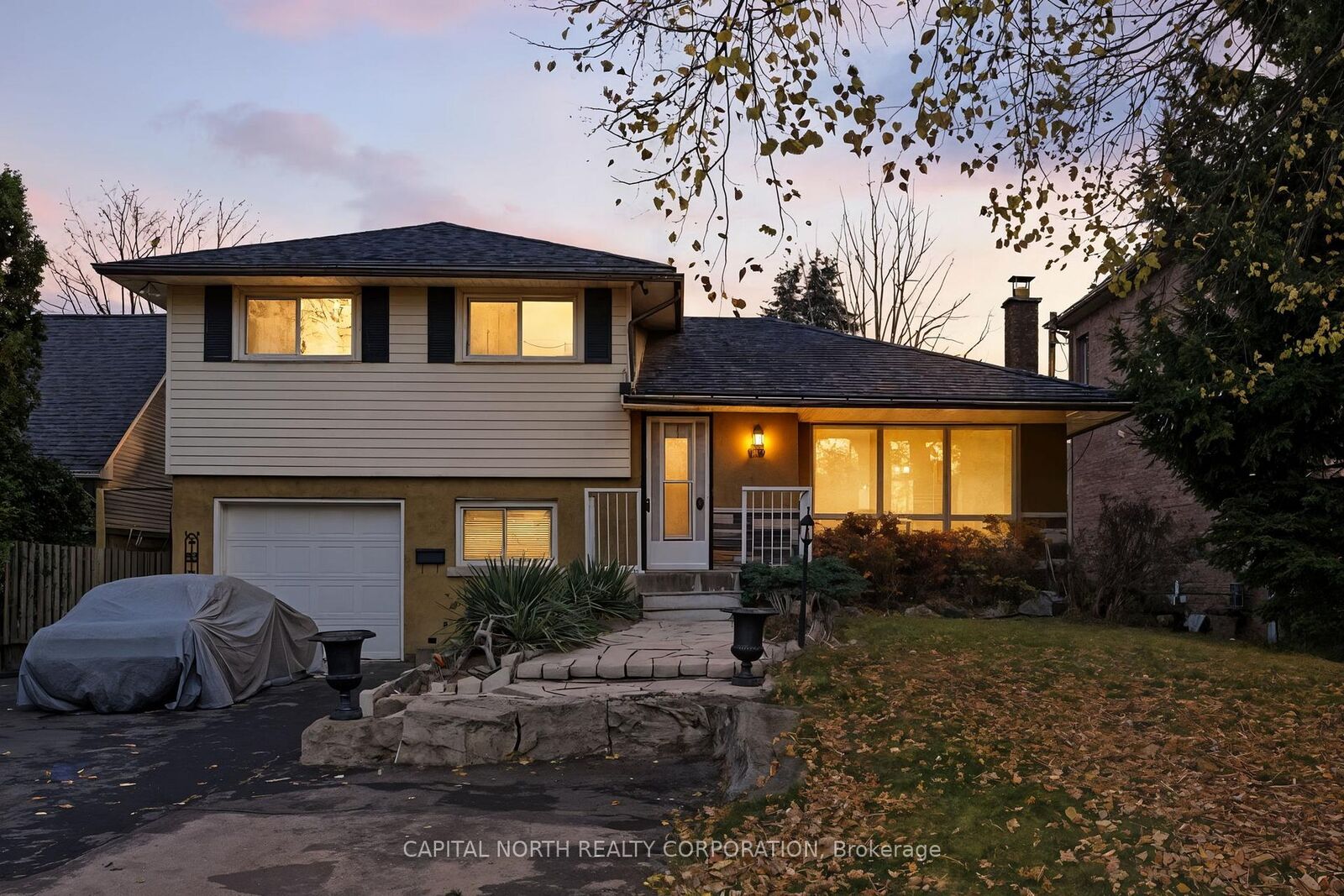 Property Photo:  120 Stone Church Road W  ON L9B 1A3 